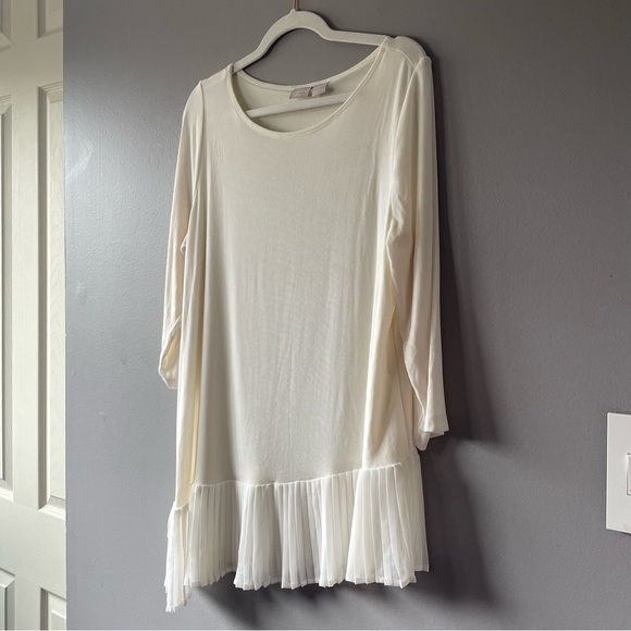 [x2] Chicos Women’s Creme White Short Sleeve Asymmetrical Blouse w/ Fan Trim - Picture 3 of 9